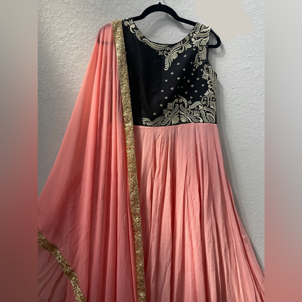 Elegant Black and Pink Embroidered Kurta